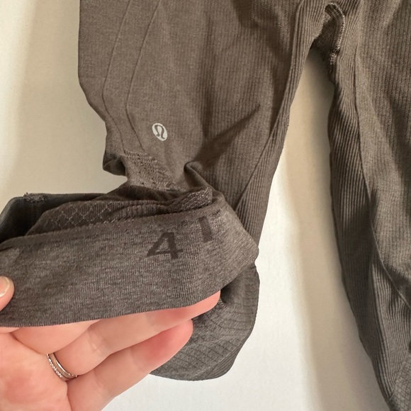 Lululemon Athletica Gray In the Flow Crop II Seamless Athletic Leggings size 4 - Picture 14 of 14